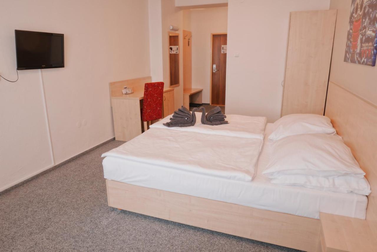 Mestsky Hotel Bobik Volary Extérieur photo